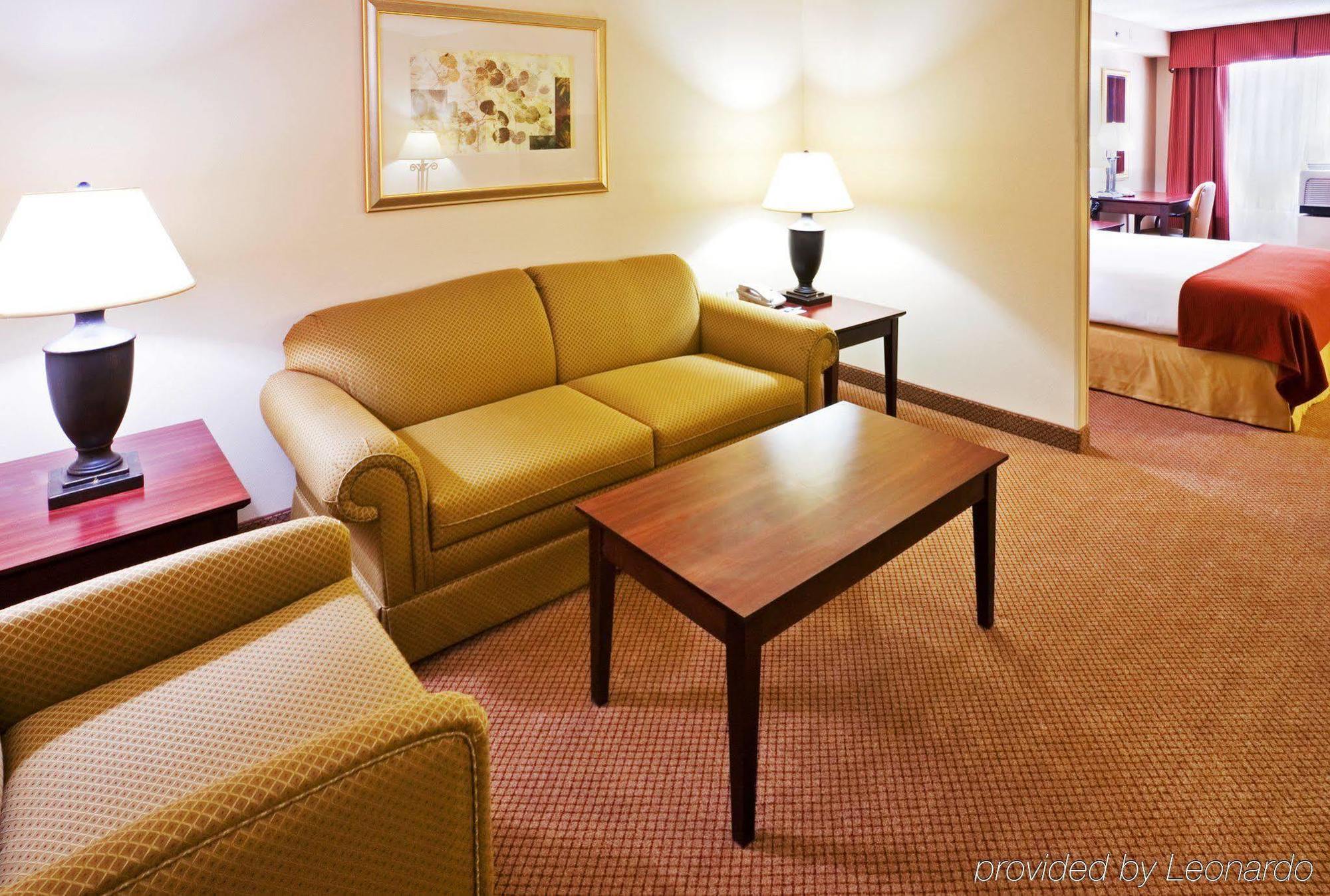 Holiday Inn Express & Suites Irving Conv Ctr - Las Colinas By Ihg Rum bild